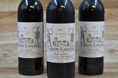 3 bouteilles de CHATEAU LAGRANGE 1982. Bons...