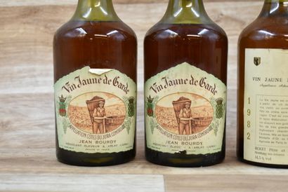 Lot de 3 Bouteille de VIN JAUNE dont : 2...