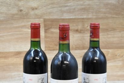 3 bouteilles de CHATEAU LAGRANGE 1982. Bons...