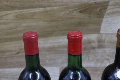 Réunion de 2 bouteilles Château Hanteillan,...