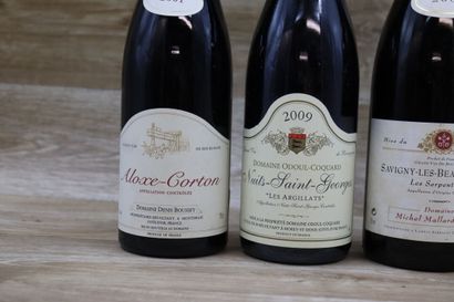 Lot Bourgogne 
Réunion de 4 bouteilles :...
