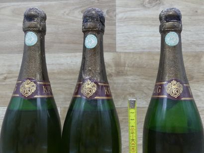 KRUG 69
Lot de 3 bouteilles de KRUG 1969.

Un...