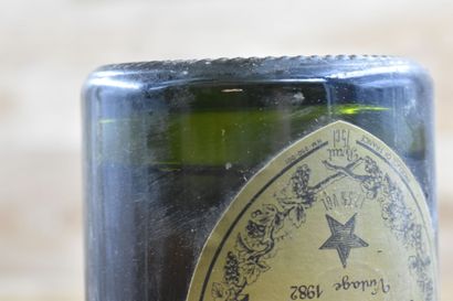 6 bouteilles de DOM PERIGNON 1982. Bon niveaux,...