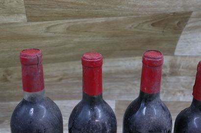 Réunion de 6 bouteilles Château Simard, 1955,...
