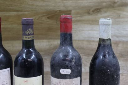 Réunion de 5 bouteilles, 2 bouteilles Château...
