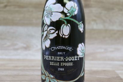Une bouteille de champagne PERRIER-JOUET,...