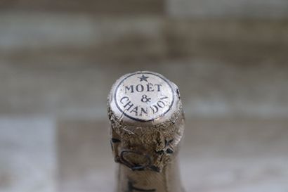 1 Bouteille de MOËT & CHANDON 1959, BRUT...