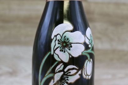 Une bouteille de champagne PERRIER-JOUET,...