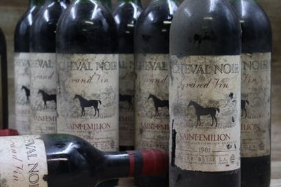 Lot de 16 Bouteilles de BORDEAUX dont : 12...