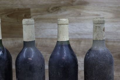 6 bouteilles Château Simard, 1955
Réunion...