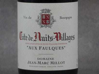Réunion de 5 bouteilles Cote de Nuits 



2...