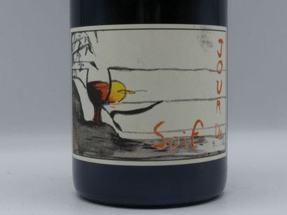 Réunion de deux bouteilles de Bourgueil



1...