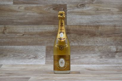 Une bouteille de champagne Cristal millésimé,...