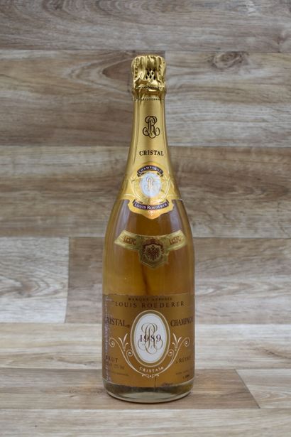 Une bouteille de champagne Cristal millésimé,...
