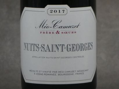 Réunion de 5 bouteilles Nuit St Georges



1...