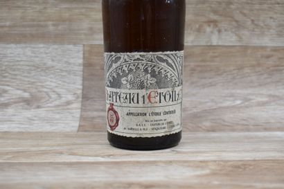 VIN JAUNE 1976 
1 bouteille de l'ETOILE 1976...