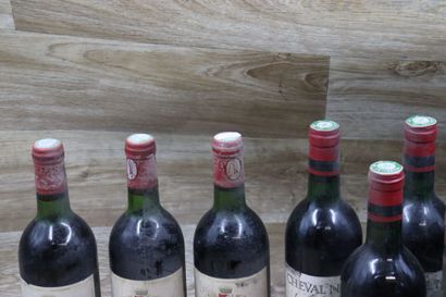 Lot de 16 Bouteilles de BORDEAUX dont : 12...