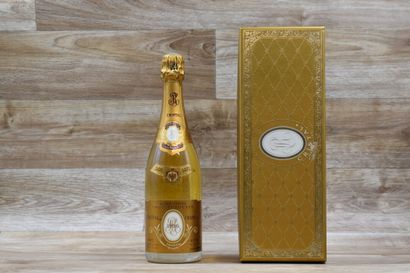 Une bouteille de champagne Cristal millésimé,...