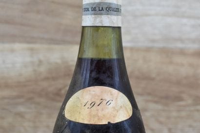 1 bouteille de LEROY D'AUVENAY 1976. Etiquette...