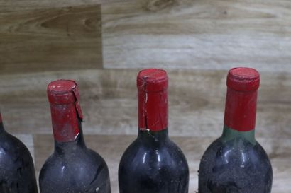 Réunion de 6 bouteilles Château Simard, 1955,...