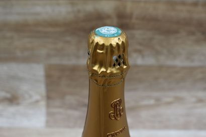 Une bouteille de champagne Cristal millésimé,...