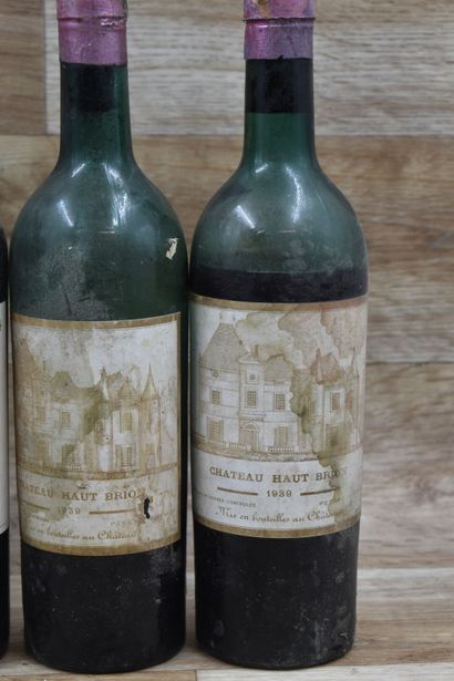 Haut Brion
3 bouteilles de CHATEAU HAUT BRION...