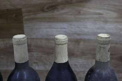 6 bouteilles Château Simard, 1955
Réunion...