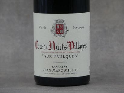 Réunion de 5 bouteilles Cote de Nuits 



2...