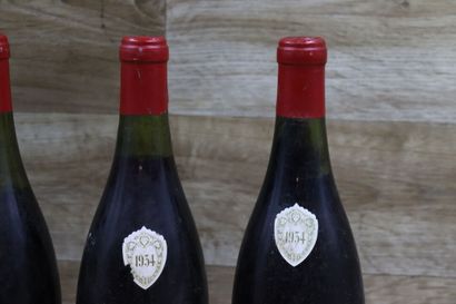 5 bouteilles de VOLNAY 1934 S. Calvet & Cie....