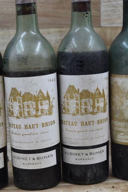 Haut Brion
3 bouteilles de CHATEAU HAUT BRION...