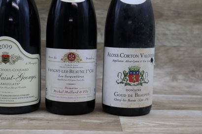 Lot Bourgogne 
Réunion de 4 bouteilles :...