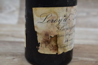 1 bouteille de LEROY D'AUVENAY 1976. Etiquette...
