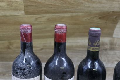 Réunion de 5 bouteilles, 2 bouteilles Château...