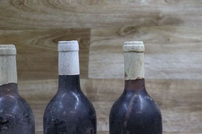 Réunion de 4 bouteilles Château Terrey-Gros-Caillou...