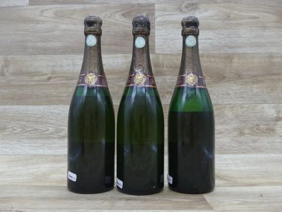 KRUG 69
Lot de 3 bouteilles de KRUG 1969.

Un...
