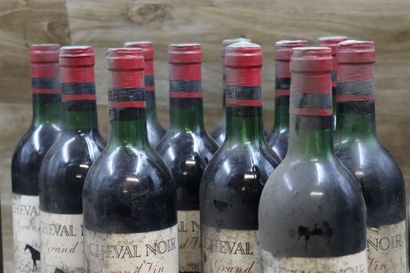 Lot de 16 Bouteilles de BORDEAUX dont : 12...