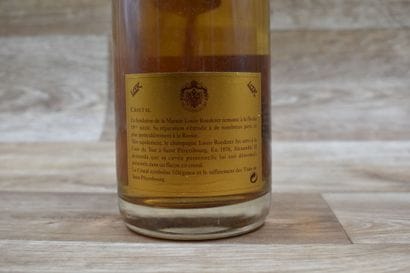 Une bouteille de champagne Cristal millésimé,...