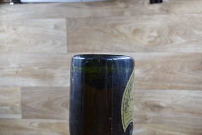6 bouteilles de DOM PERIGNON 1982. Bon niveaux,...