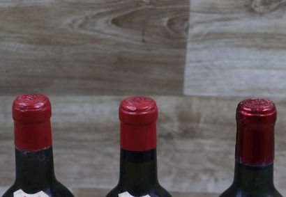 Lot panaché. 2 bouteilles CHATEAU GRAND-CORBIN-D'ESPAGNE...