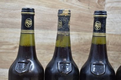 COTES DU RHONE 1989 
6 bouteilles de COTES...