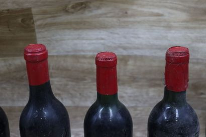 Réunion de 6 bouteilles Château Simard, 1955,...