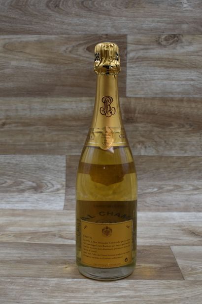Une bouteille de champagne Cristal millésimé,...