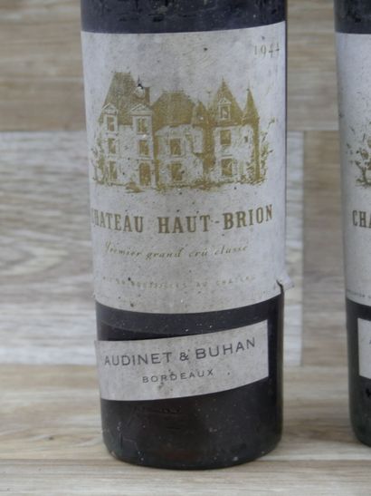 CHATEAU HAUT-BRION 1944
3 bouteille de CHATEAU...