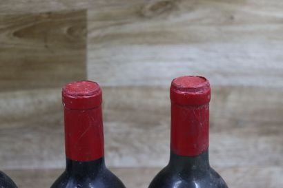4 bouteilles Château Simard, 1955
Réunion...