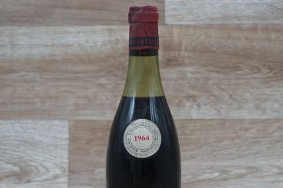 1 bouteille de Volnay Caillerets 1er cru...
