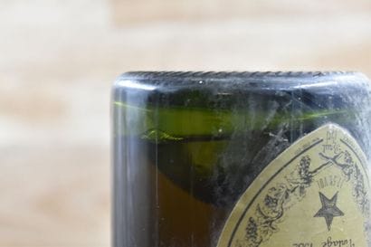 6 bouteilles de DOM PERIGNON 1982. Bon niveaux,...