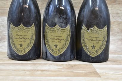 6 bouteilles de DOM PERIGNON 1982. Bon niveaux,...