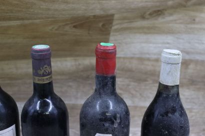 Réunion de 5 bouteilles, 2 bouteilles Château...