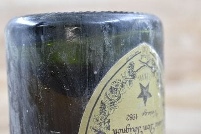 6 bouteilles de DOM PERIGNON 1982. Bon niveaux,...