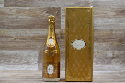 Une bouteille de champagne Cristal millésimé,...